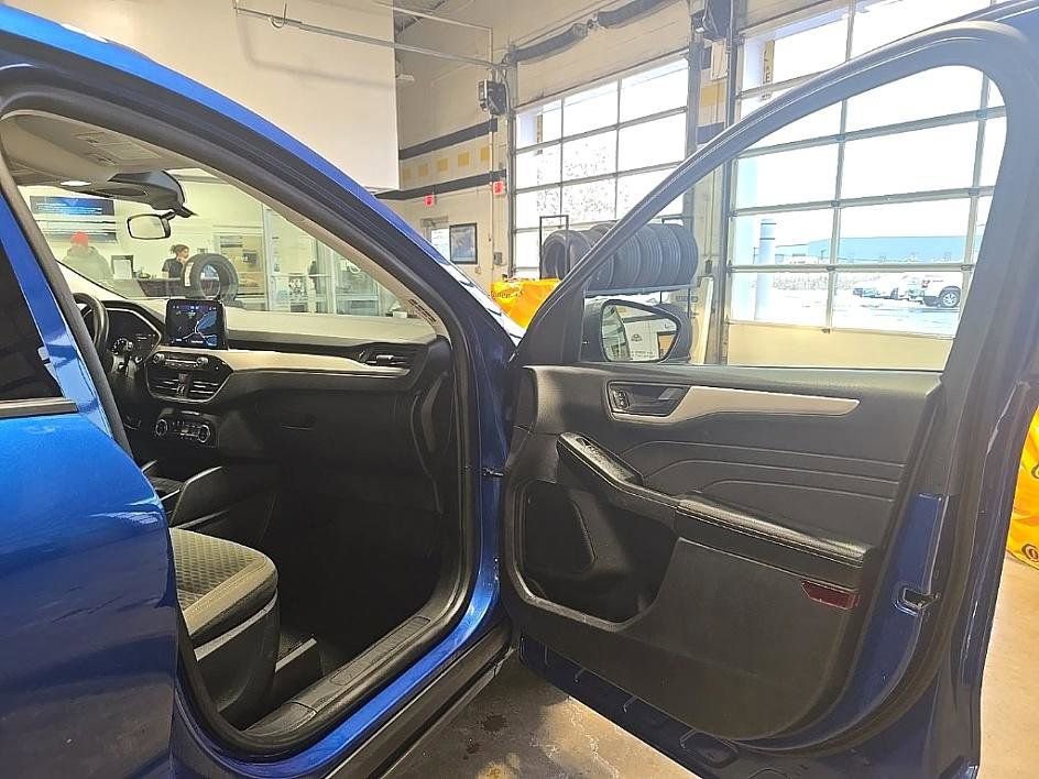 Used 2022 Ford Escape SE w/ Convenience Package image 35