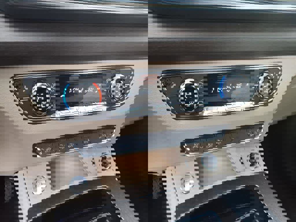 Used 2023 Audi Q5 2.0T Premium w/ Convenience Package image 23