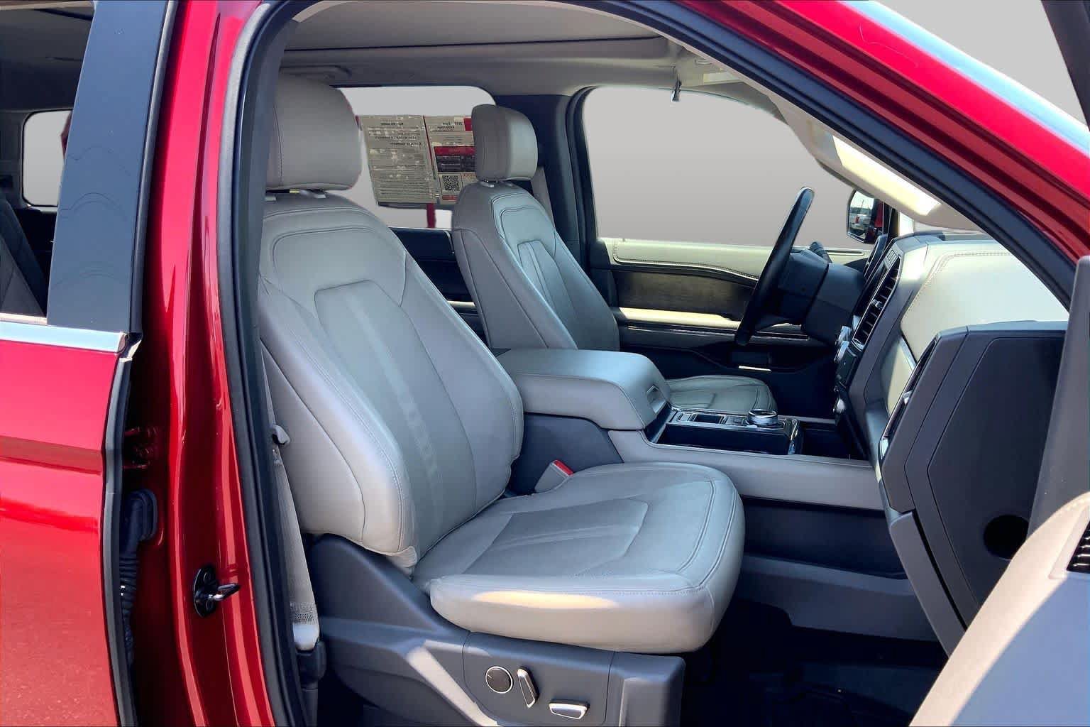 Used 2019 Ford Expedition Limited w/ Equipment Group 302A RWD image 9