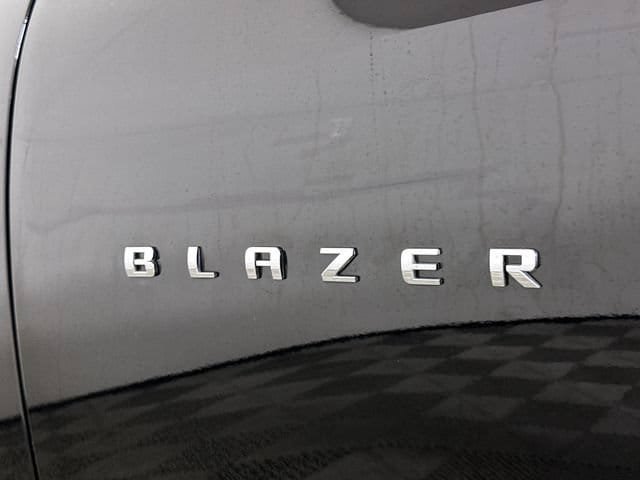 Used 2025 Chevrolet Blazer LT FWD image 32