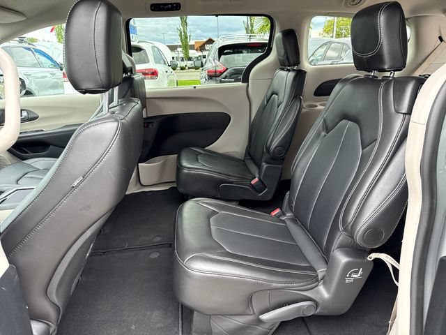 Used 2024 Chrysler Pacifica Touring-L FWD image 14