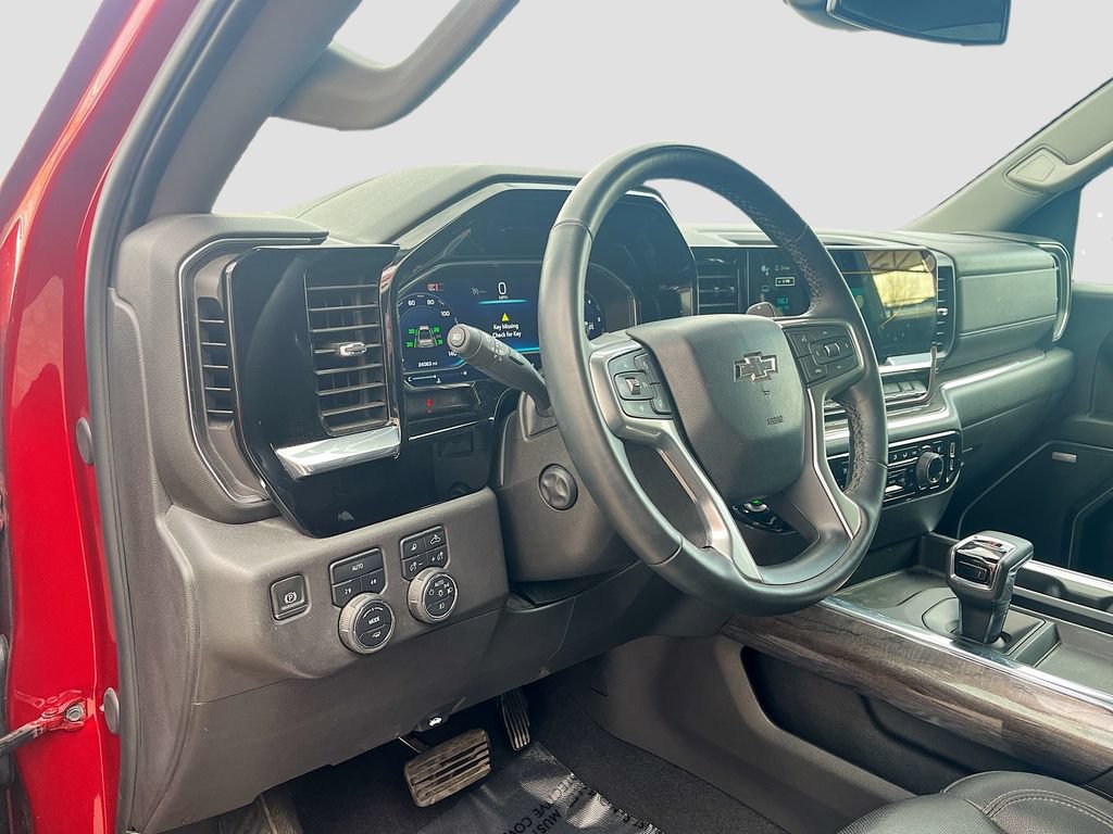 Used 2024 Chevrolet Silverado 1500 LTZ AWD/4WD image 9