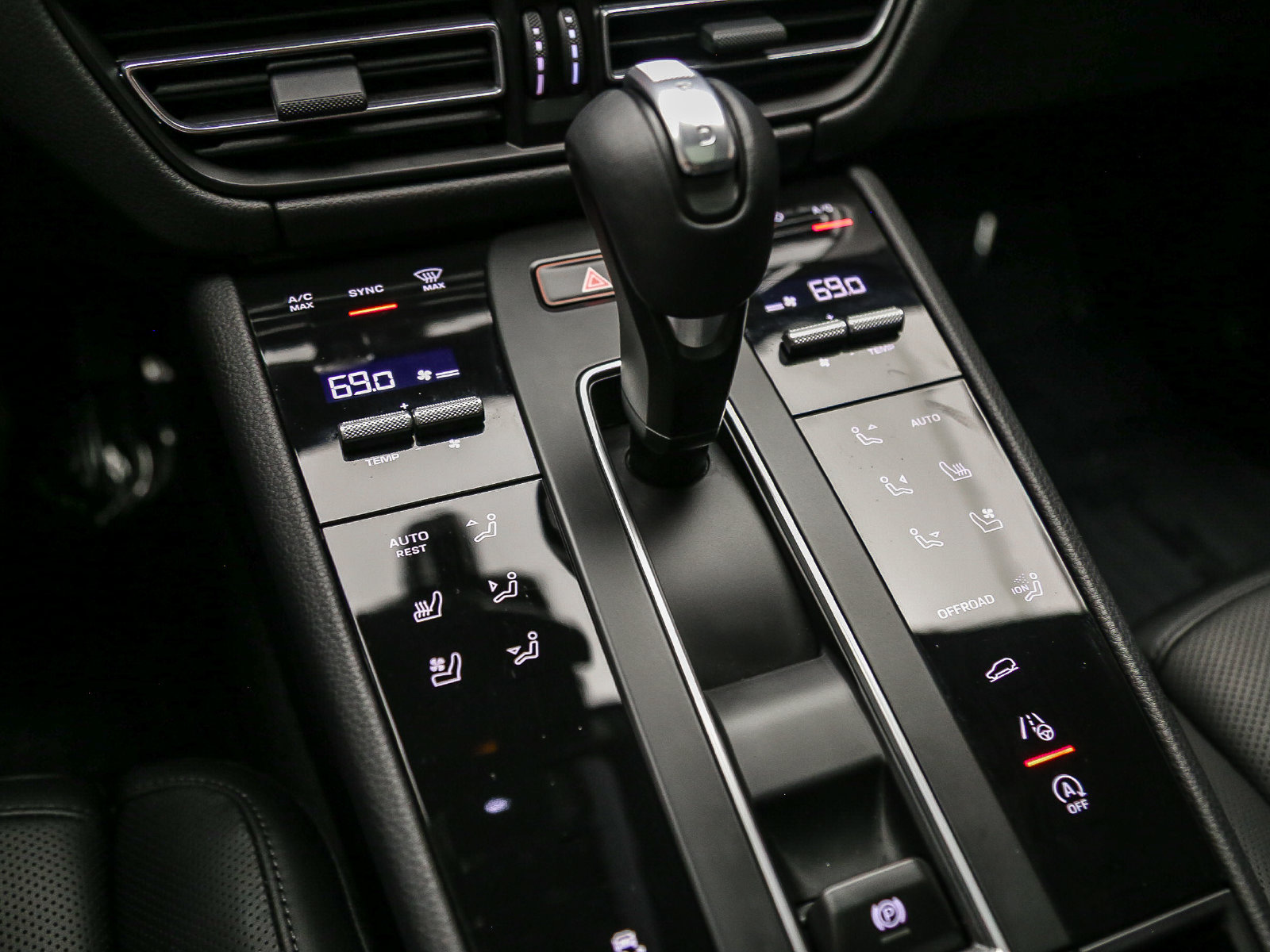 Certified 2026 Porsche Macan AWD/4WD image 31