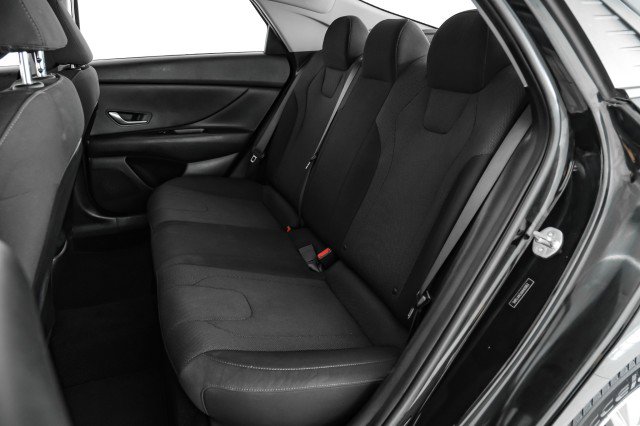 Used 2021 Hyundai Elantra SE w/ Cargo Package image 34