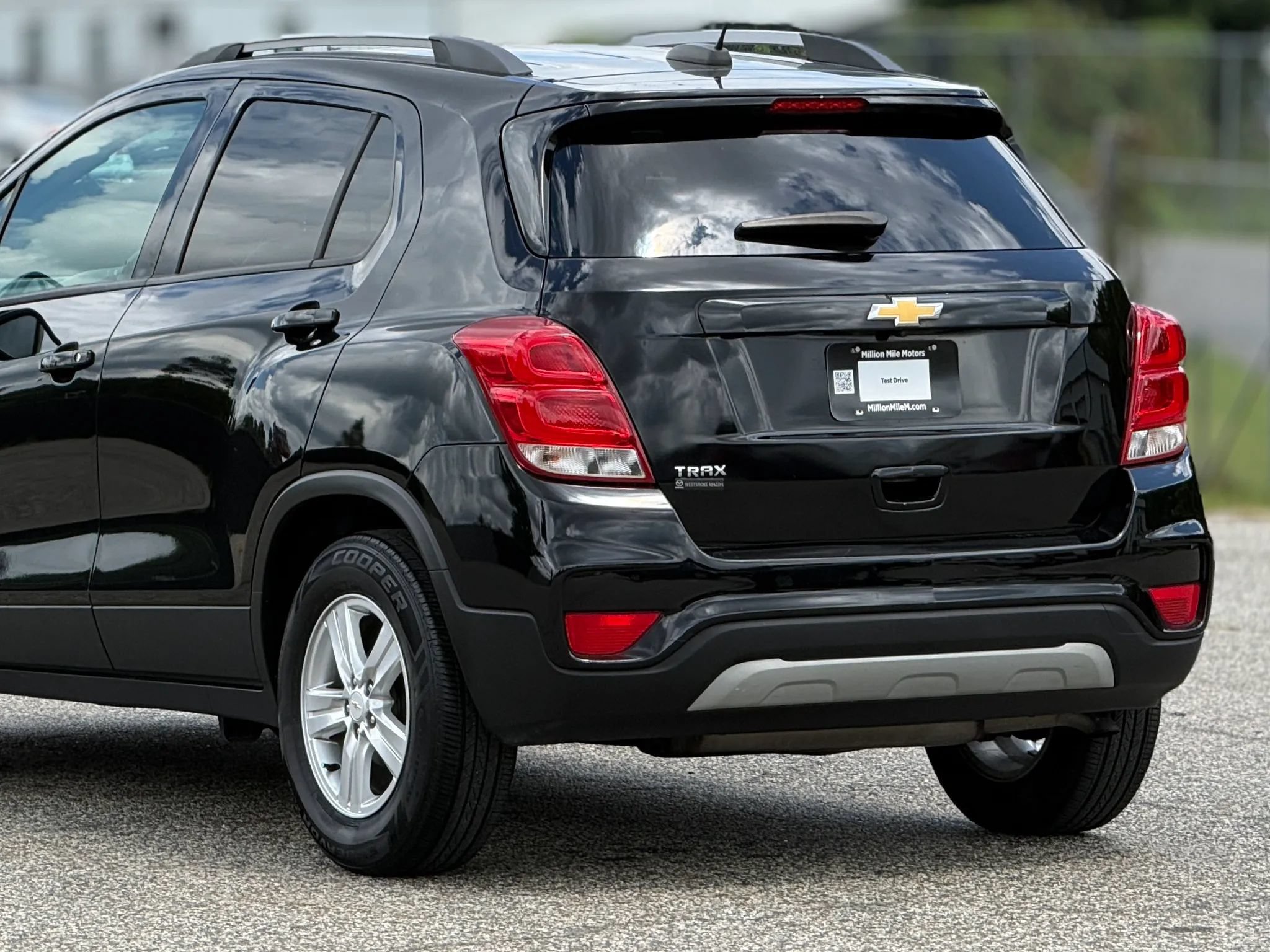 Used 2021 Chevrolet Trax LT FWD image 16