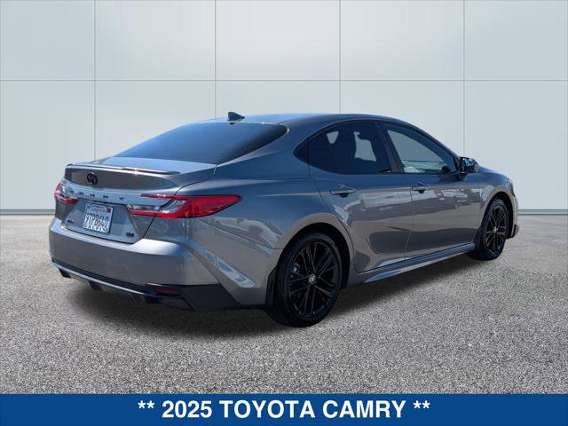 Used 2025 Toyota Camry SE w/ Convenience Package image 5