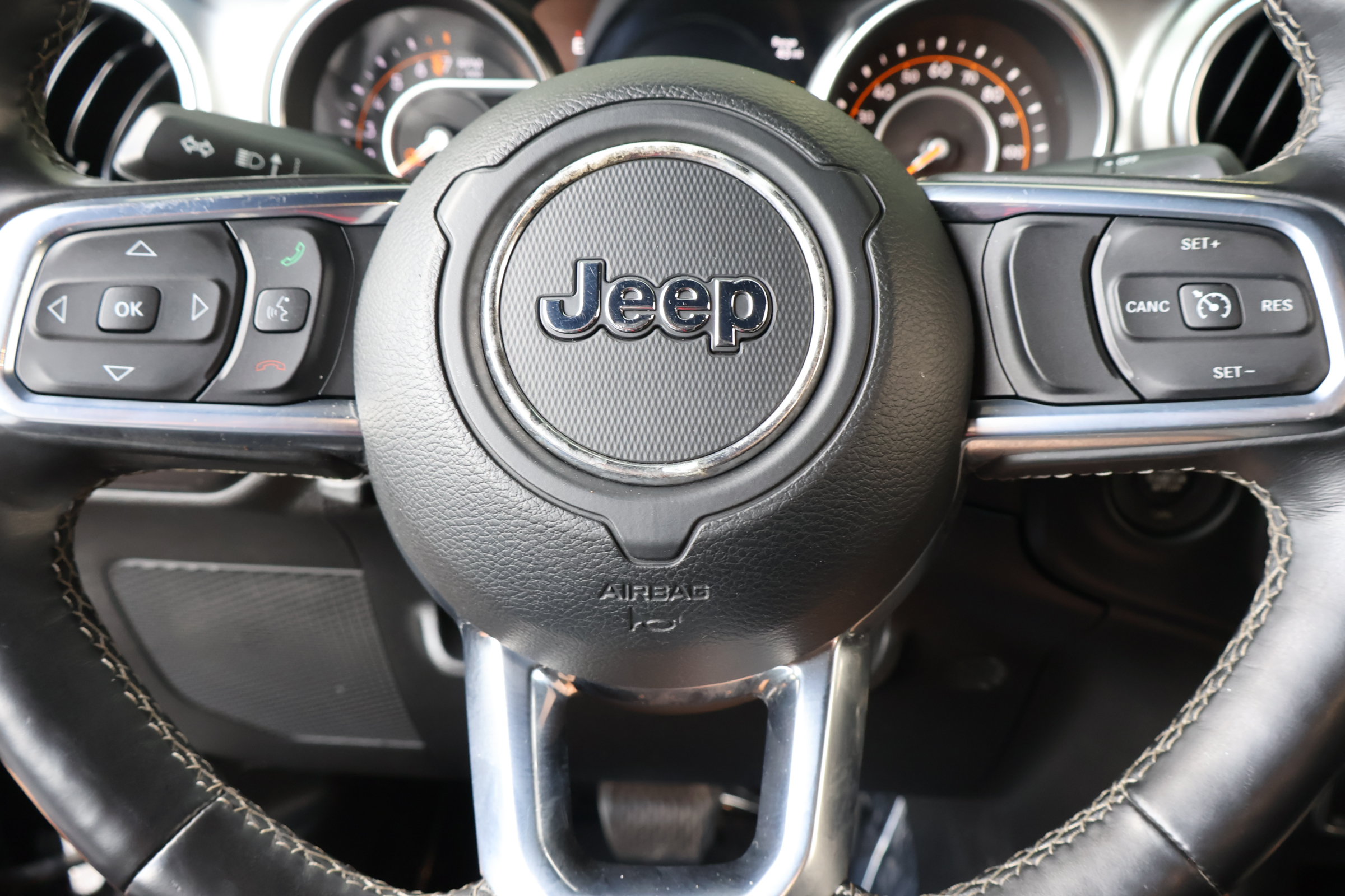 Used 2020 Jeep Gladiator Overland AWD/4WD image 23