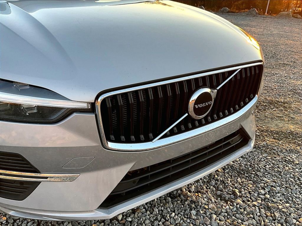 Used 2022 Volvo XC60 B5 Momentum image 24