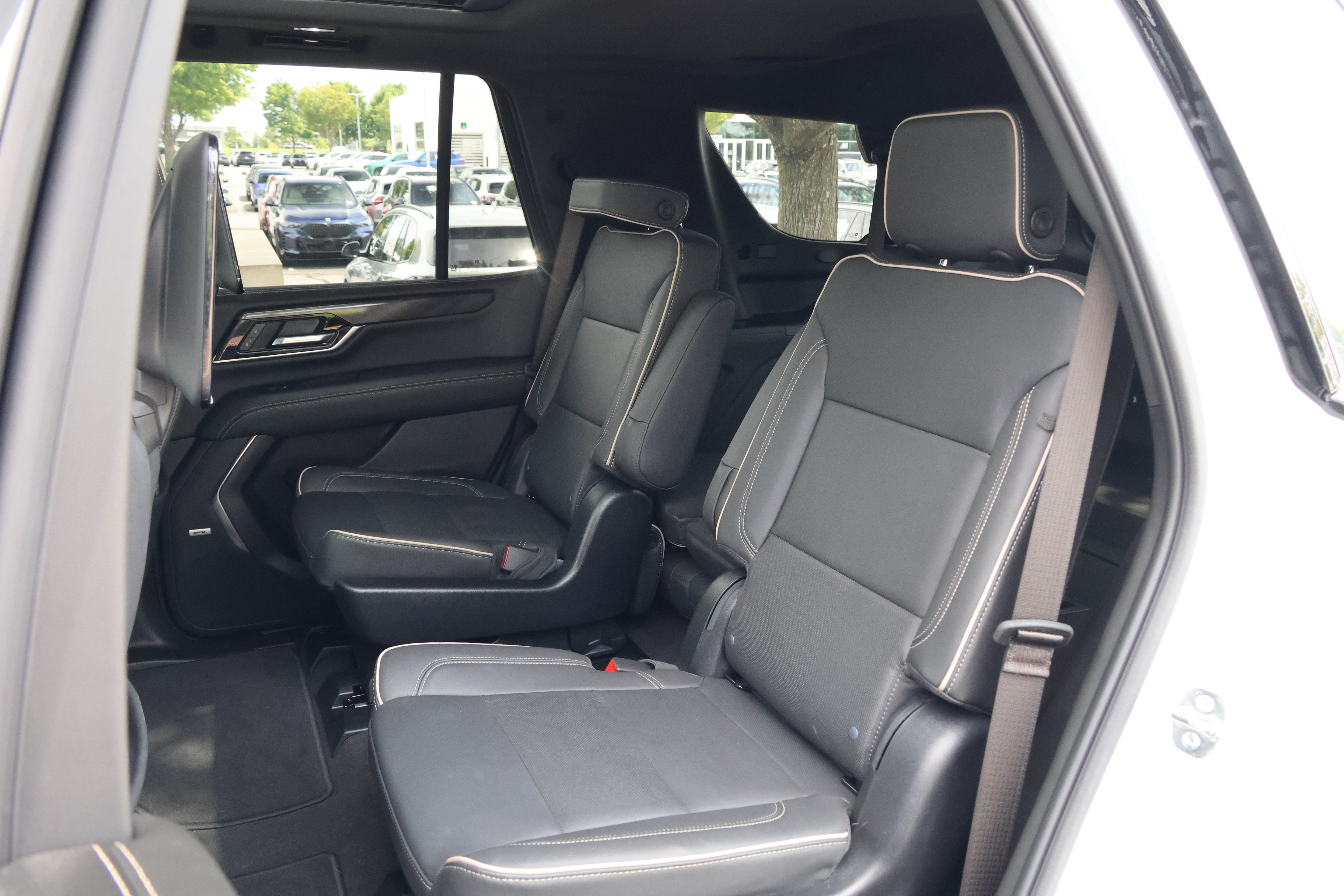 Used 2025 GMC Yukon Elevation AWD/4WD image 37