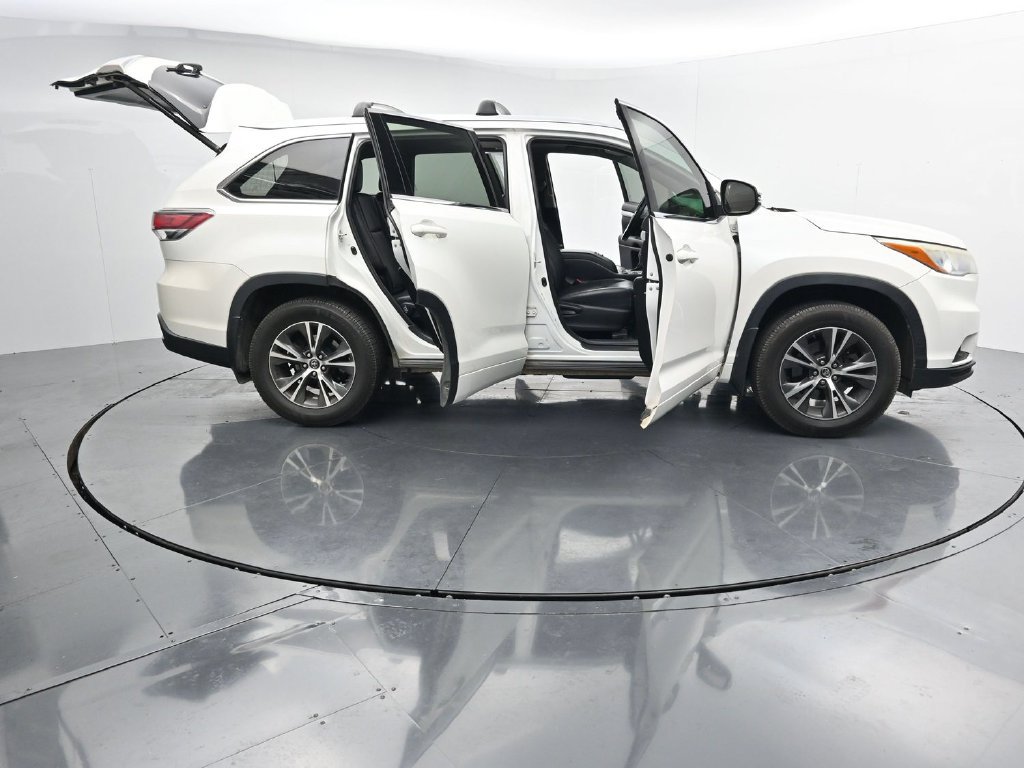 Used 2016 Toyota Highlander XLE AWD/4WD image 27