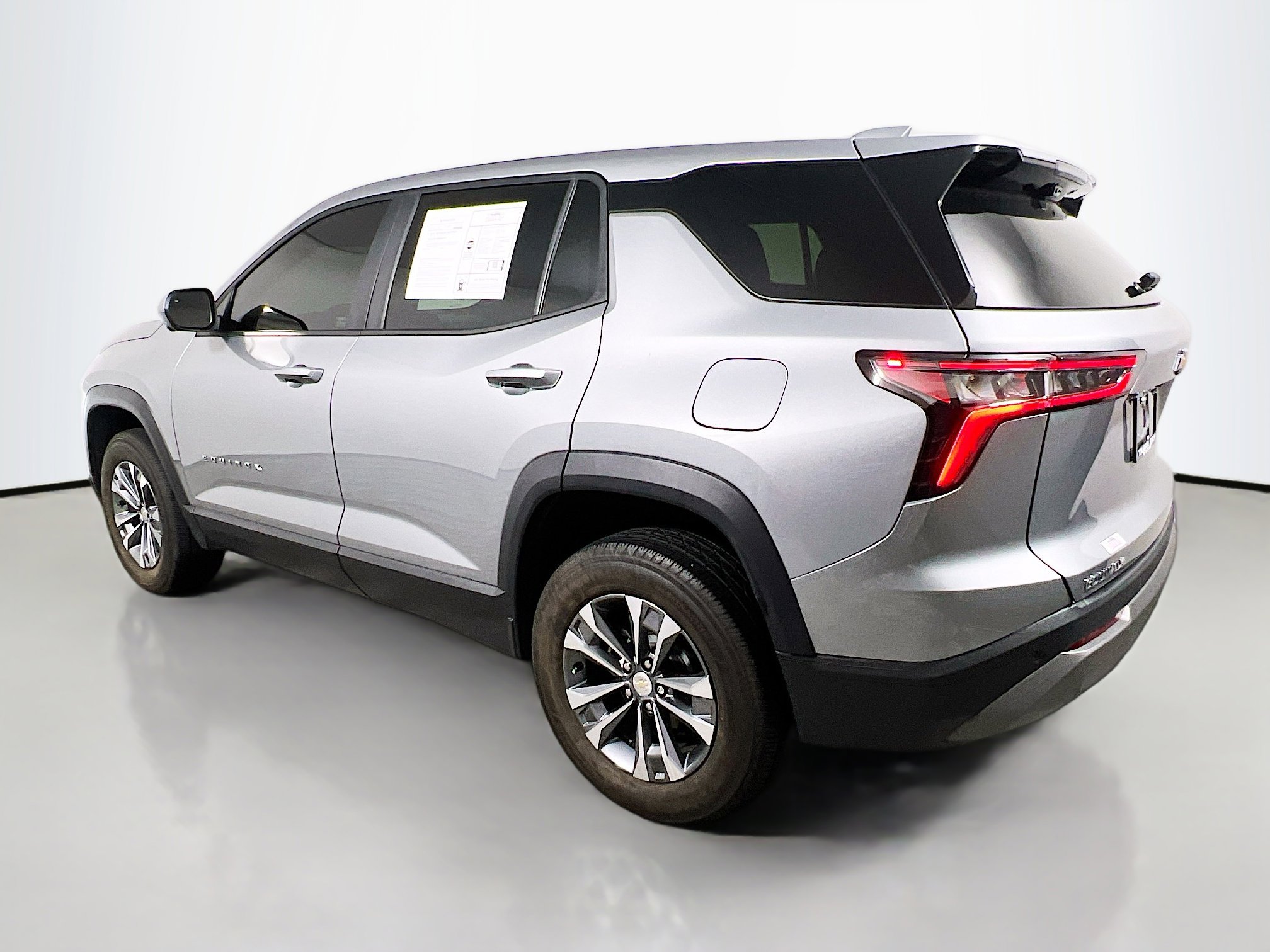 Used 2025 Chevrolet Equinox LT w/ Safety and Technology Package image 8