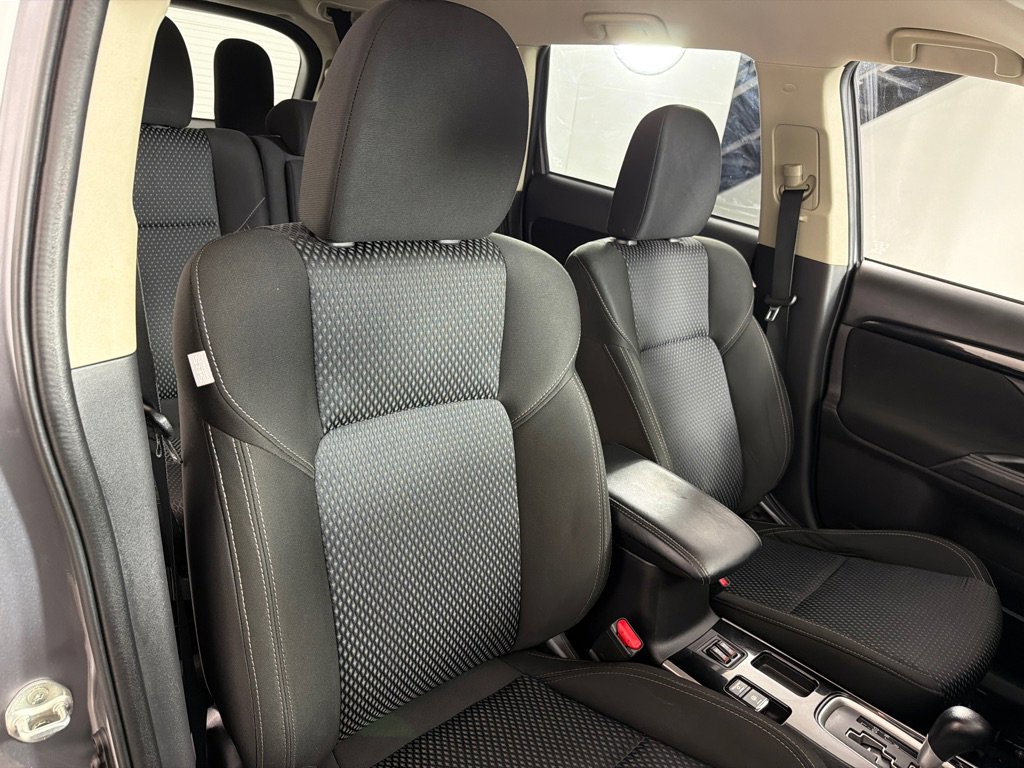 Used 2020 Mitsubishi Outlander ES FWD image 26