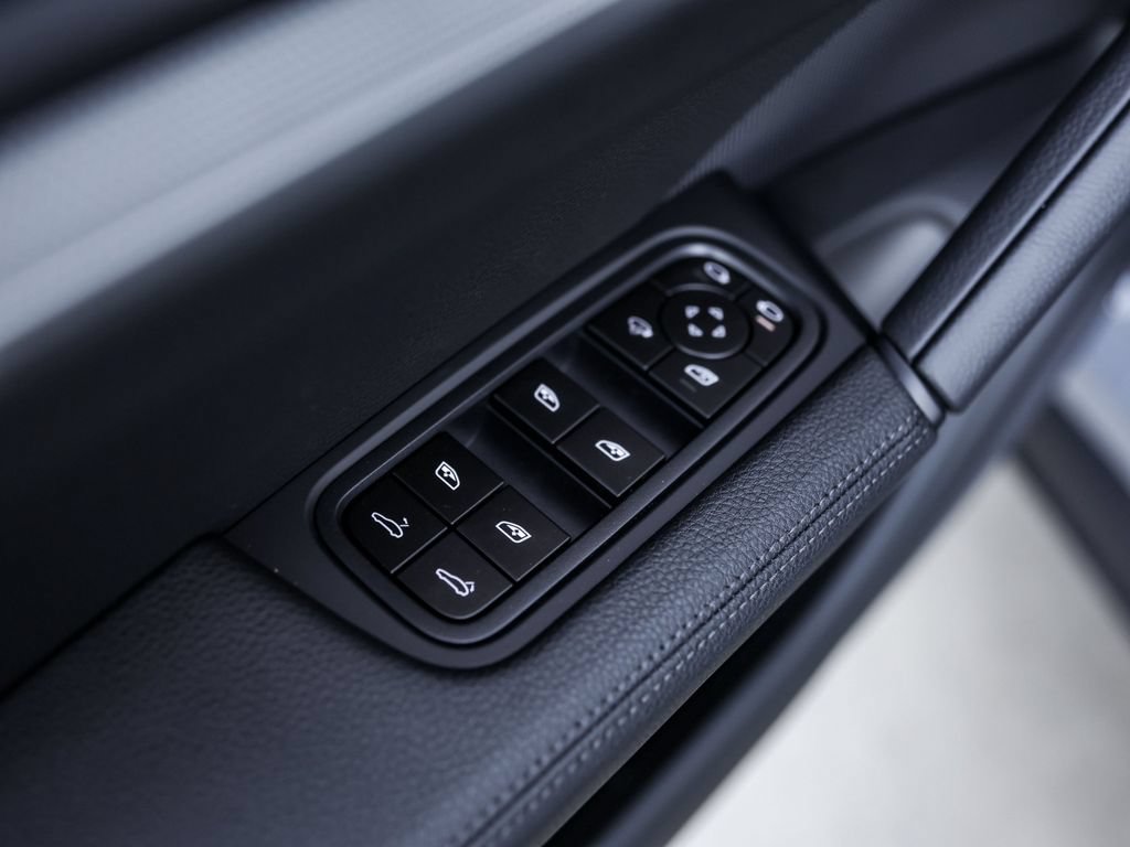 Certified 2026 Porsche Cayenne AWD/4WD image 29