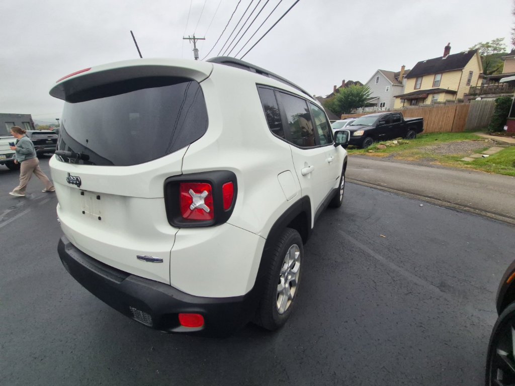 Used 2016 Jeep Renegade Latitude w/ Cold Weather Group AWD/4WD image 7