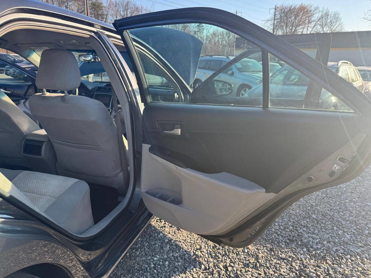 Used 2014 Toyota Camry LE FWD image 25