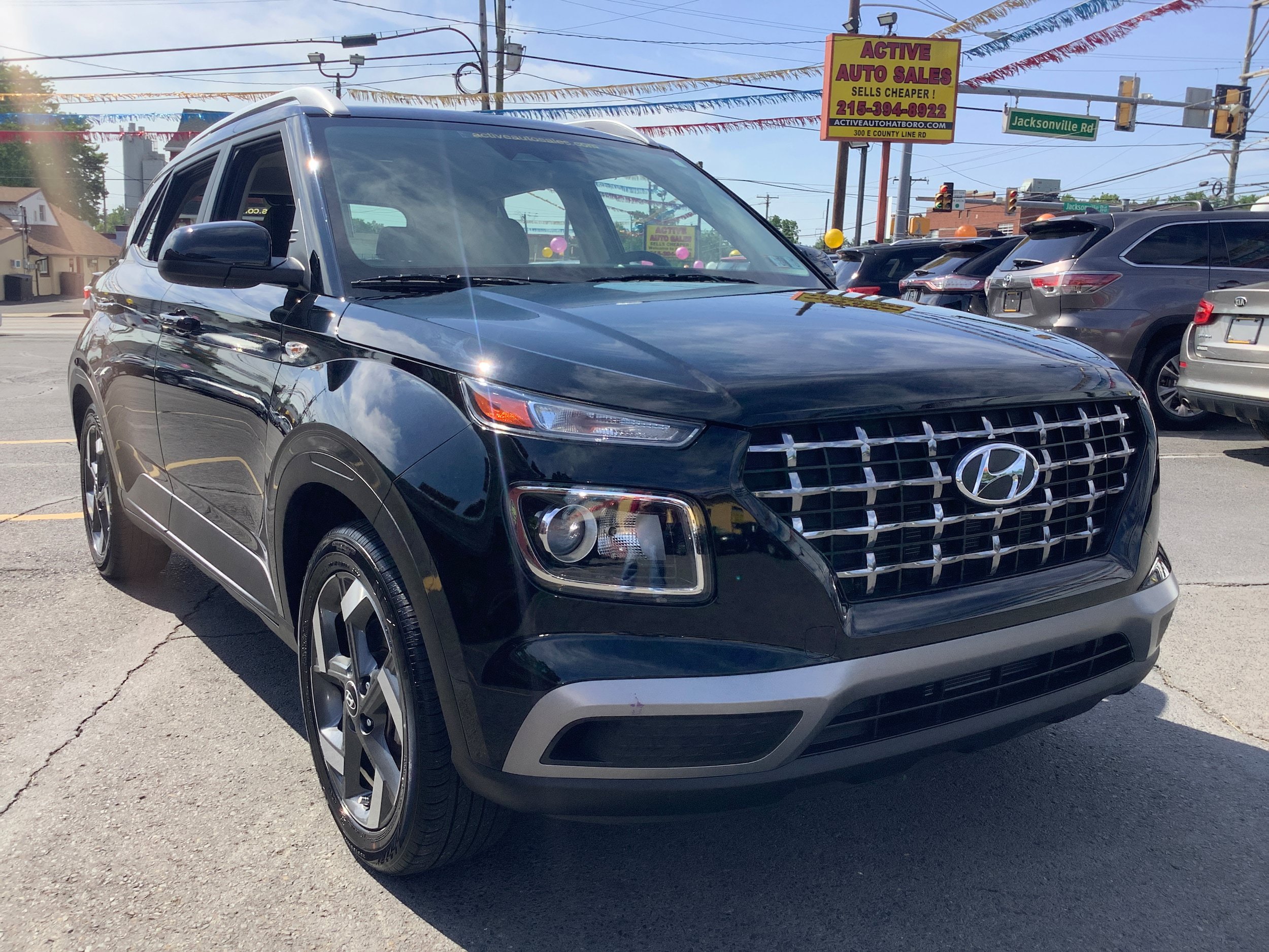 Used 2023 Hyundai Venue SEL w/ Cargo Package FWD image 1