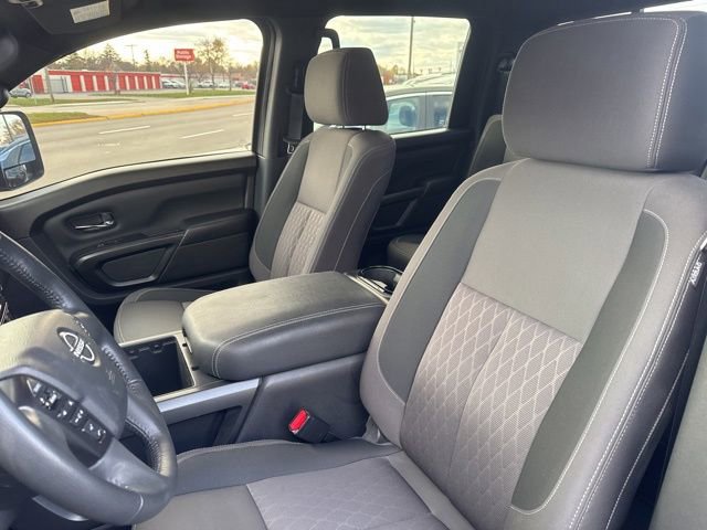 Used 2024 Nissan Titan SV w/ SV Convenience Package image 9