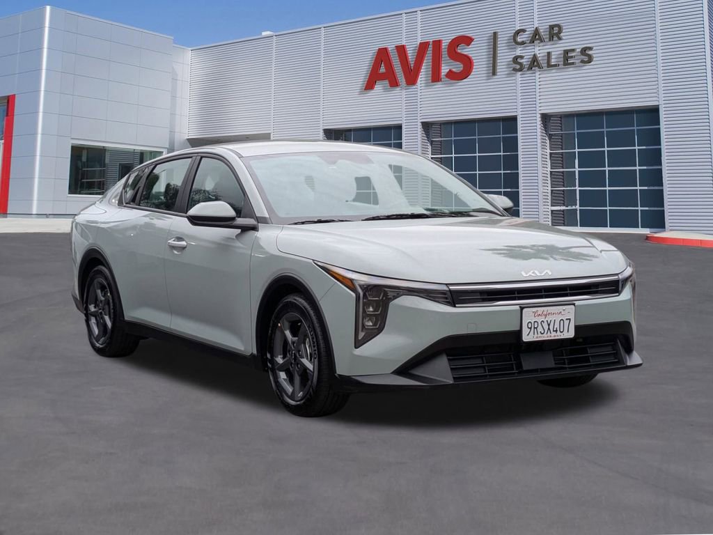 Used 2025 Kia K4 LXS image 3