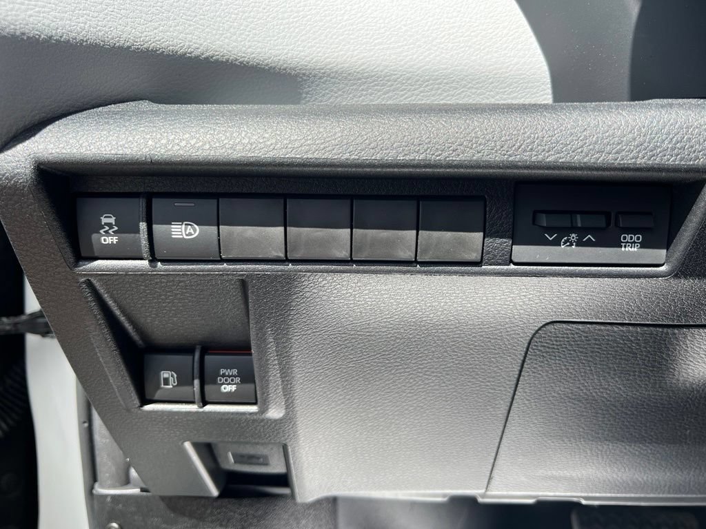 Used 2026 Toyota Sienna XLE FWD image 45