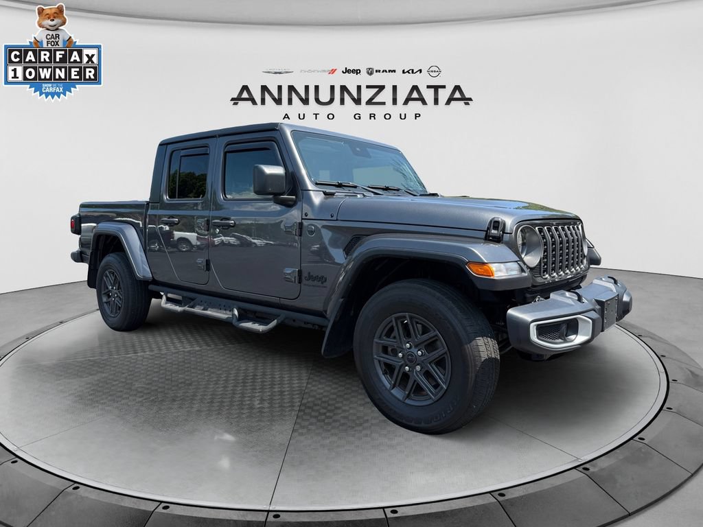 Used 2025 Jeep Gladiator Sport AWD/4WD image 7