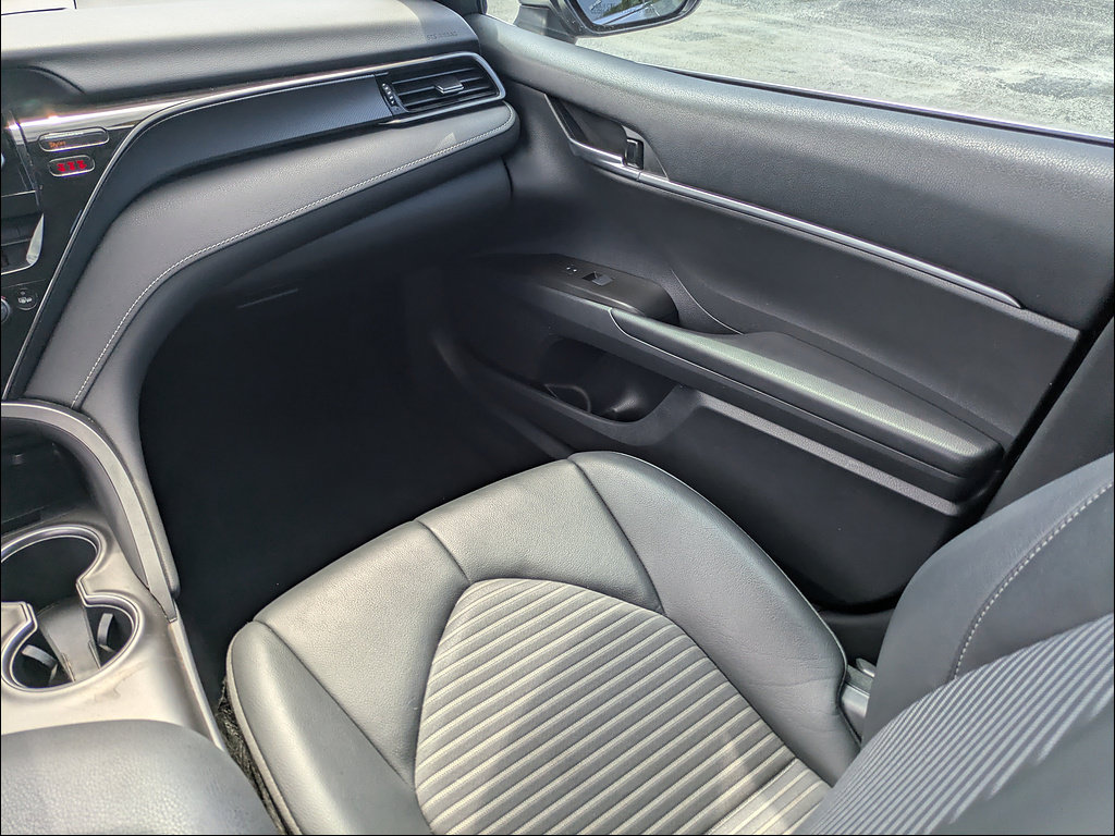 Used 2022 Toyota Camry SE w/ Audio Upgrade Package FWD image 14