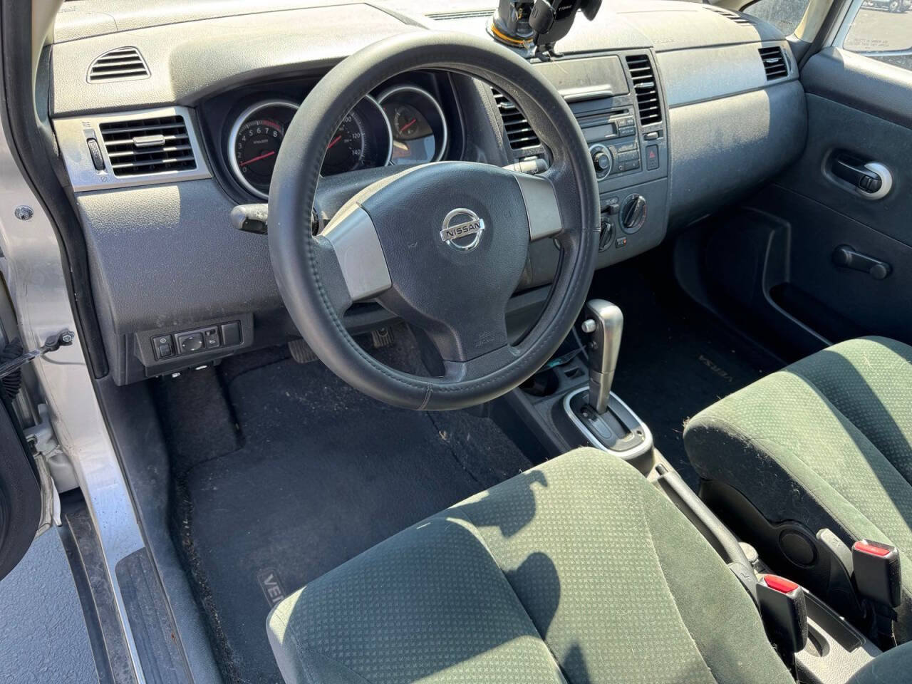 Used 2011 Nissan Versa 1.8 S FWD image 11