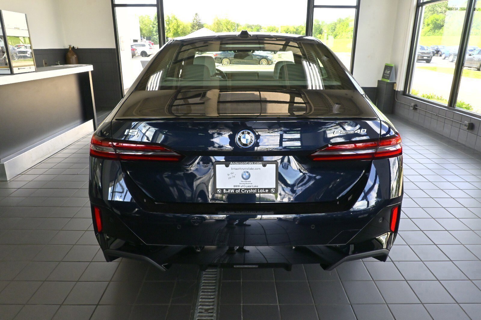 Used 2024 BMW i5 eDrive40i w/ Executive Package image 3