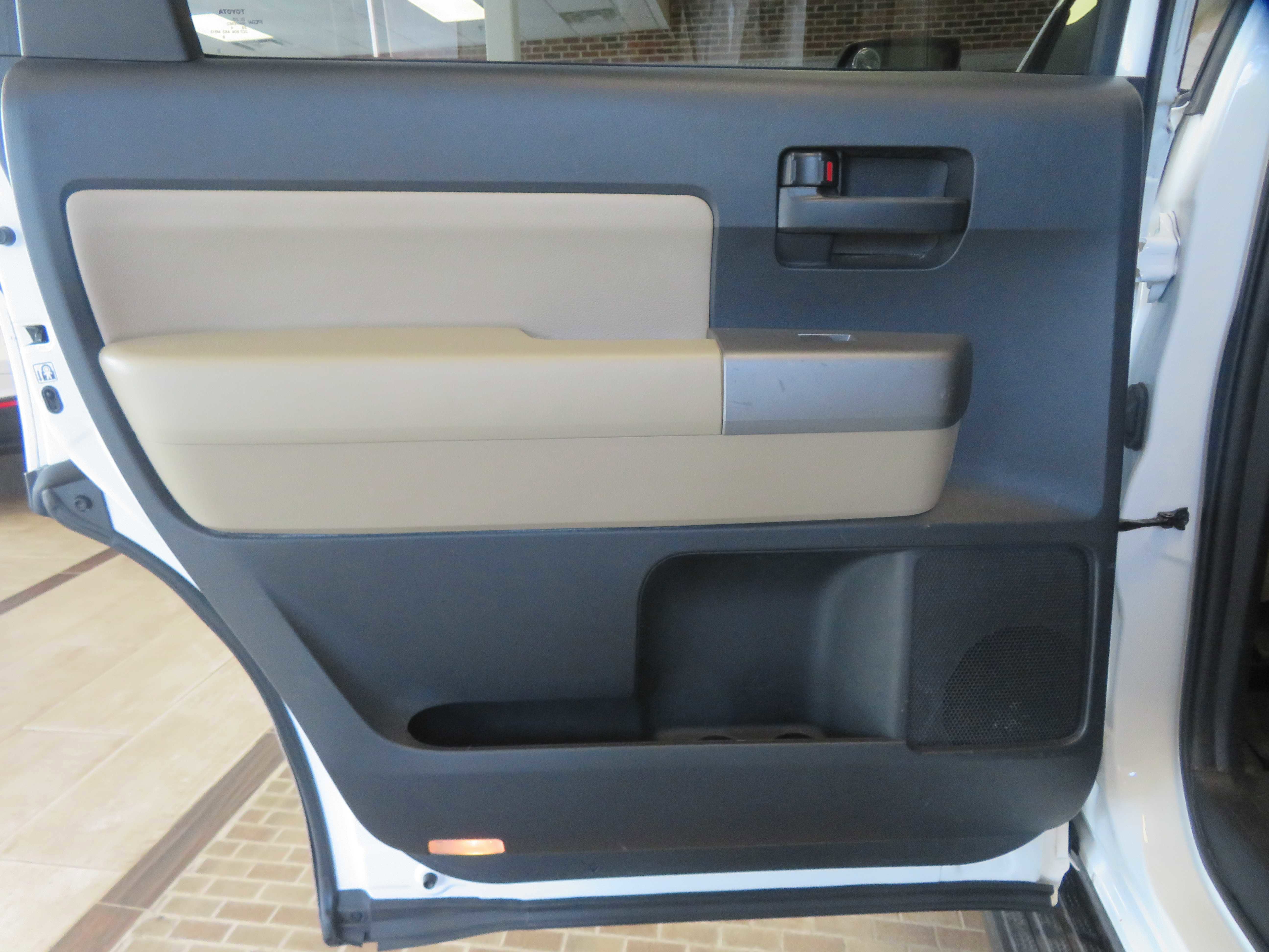 Used 2015 Toyota Sequoia SR5 w/ Premium Package image 17