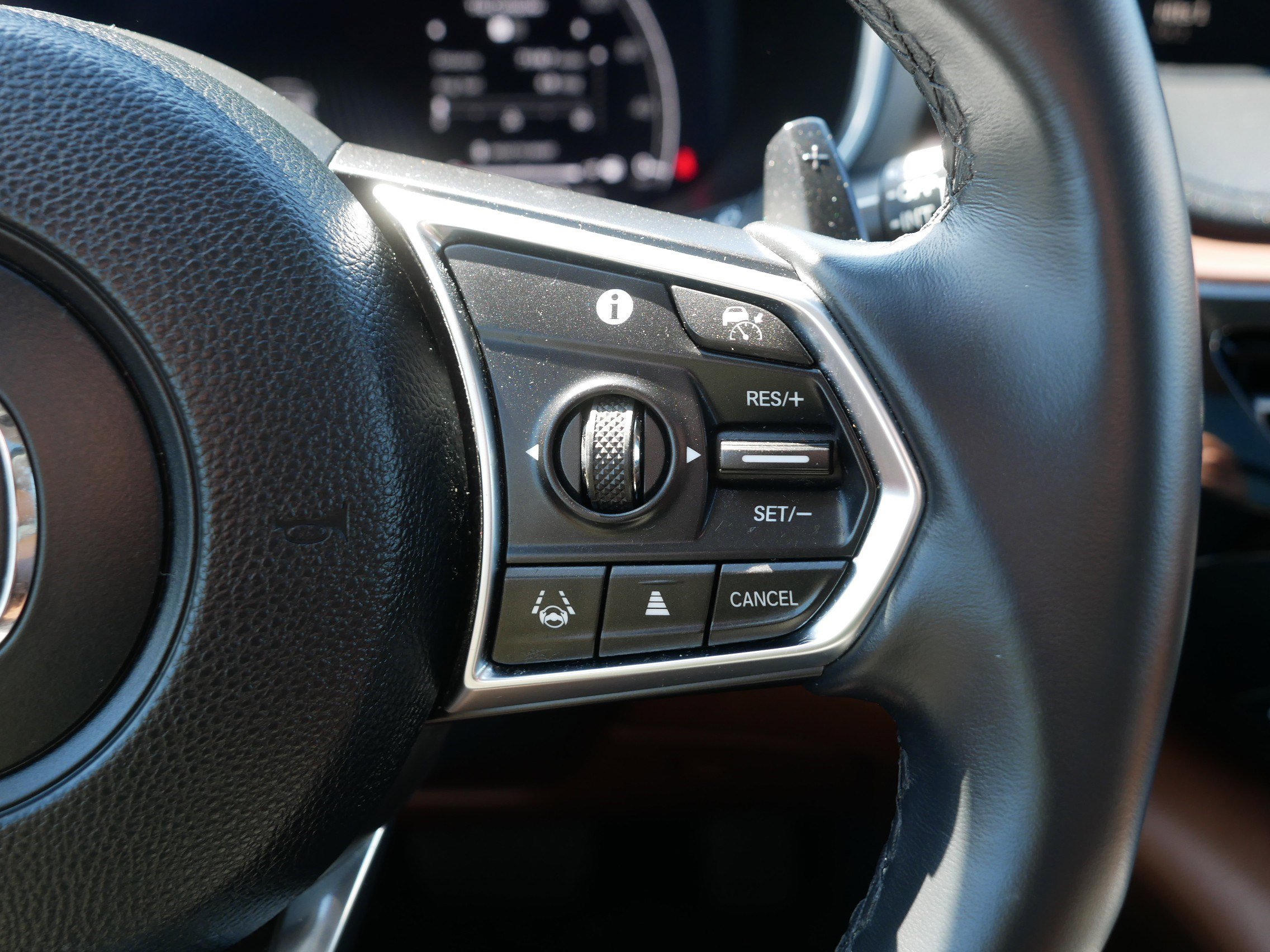 Used 2022 Acura MDX SH-AWD w/ Technology Package image 30