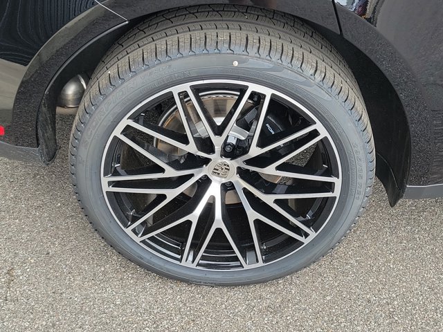 Used 2026 Porsche Macan AWD/4WD image 13