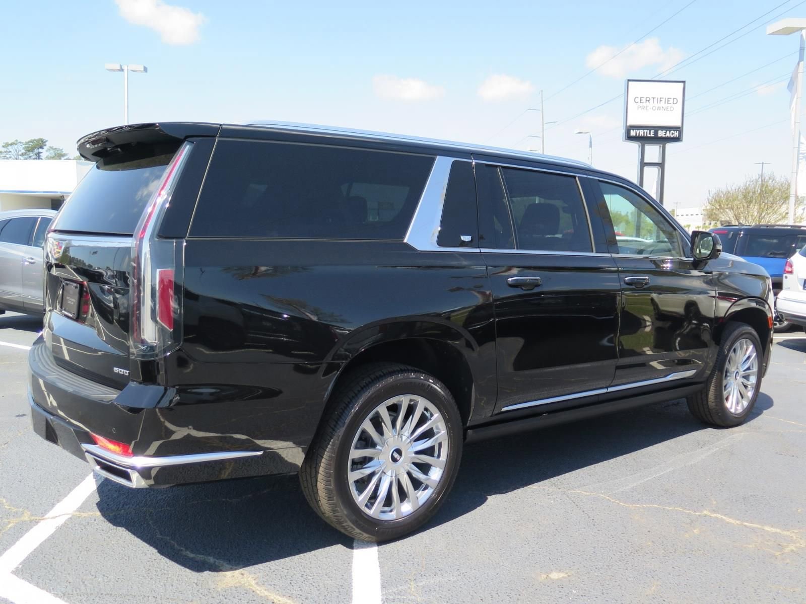 Used 2021 Cadillac Escalade ESV Premium Luxury w/ Driver Assist Tech Package AWD/4WD image 3