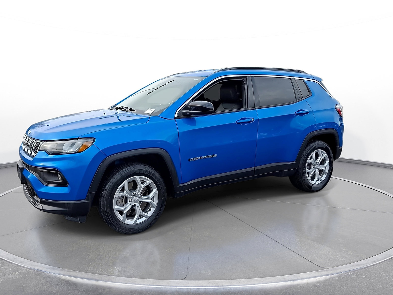 Used 2024 Jeep Compass Latitude AWD/4WD image 4
