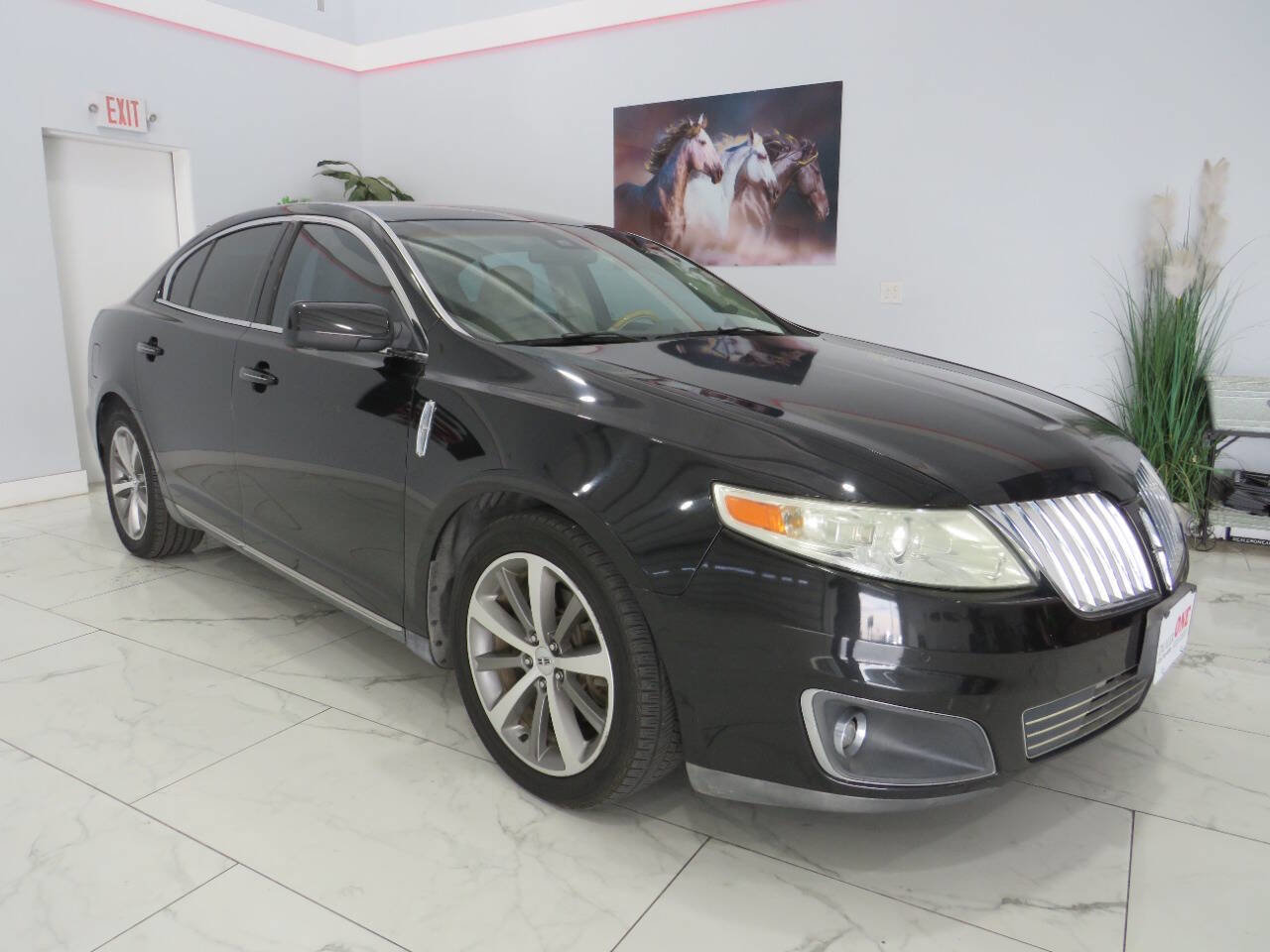 Used 2010 Lincoln MKS image 2