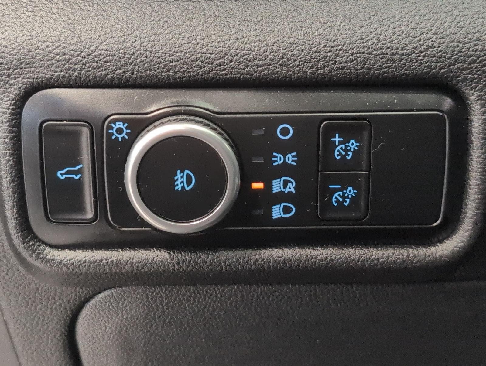 Used 2024 Ford Explorer XLT w/ Equipment Group 202A AWD/4WD image 11