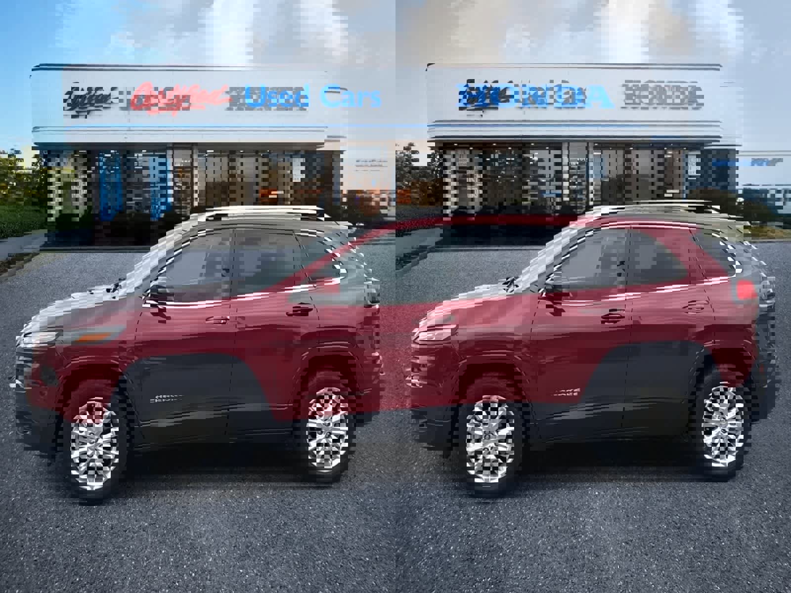 Used 2017 Jeep Cherokee Limited w/ Trailer Tow Group image 2