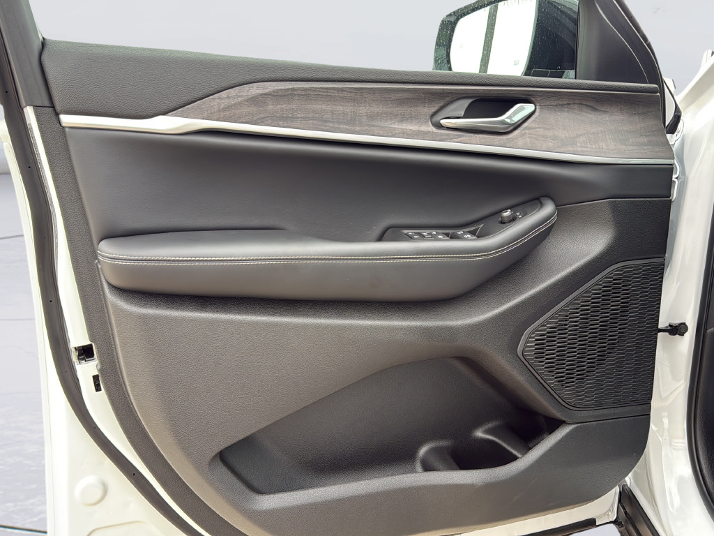 New 2026 Jeep Grand Cherokee Altitude AWD/4WD image 19
