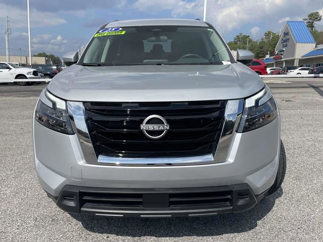 Used 2025 Nissan Pathfinder SV image 8