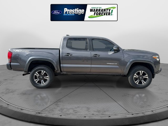Used 2016 Toyota Tacoma TRD Sport w/ Towing Package RWD image 3