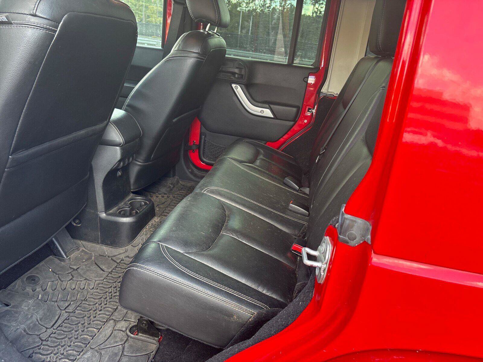 Used 2015 Jeep Wrangler Unlimited Rubicon AWD/4WD image 8