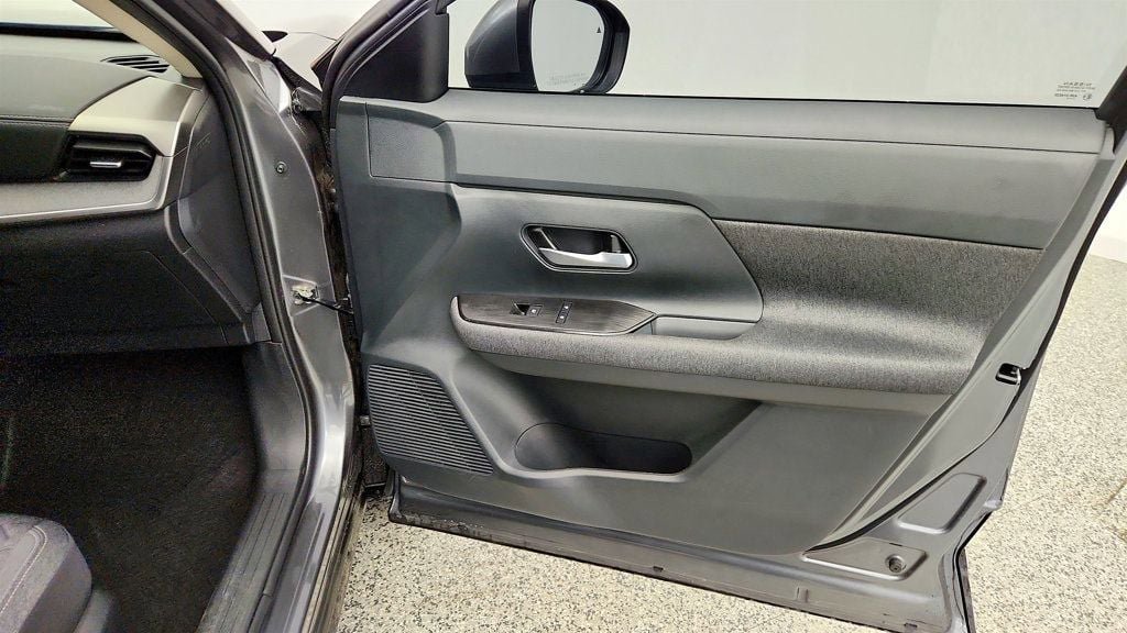 Used 2025 Nissan Kicks SV FWD image 24