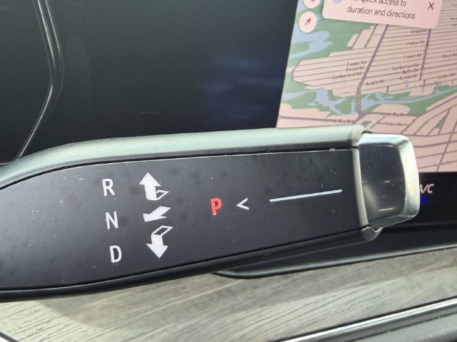 Used 2025 Chevrolet Suburban LT RWD image 29