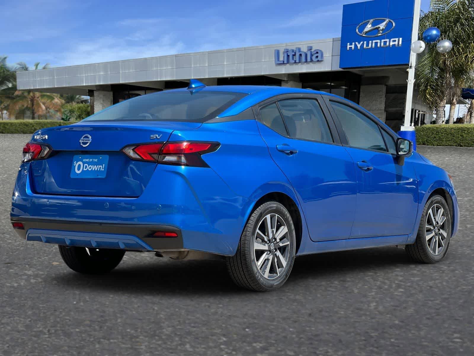 Used 2021 Nissan Versa SV FWD image 3