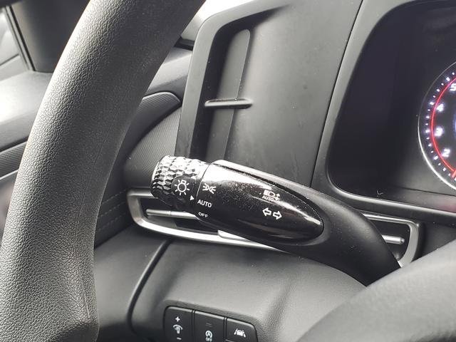 Used 2023 Hyundai Elantra SE w/ Winter Weather Package image 31