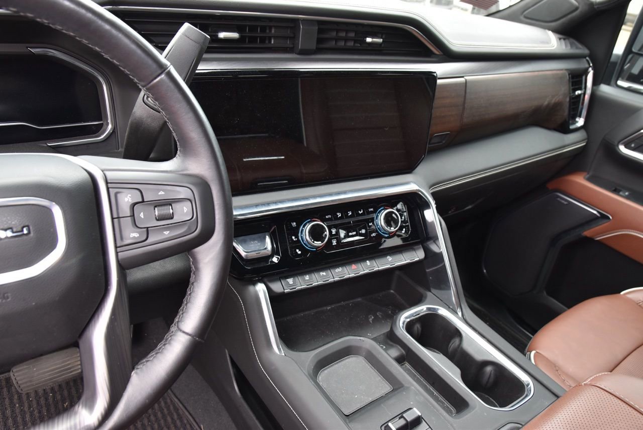 Used 2025 GMC Sierra 2500 Denali Ultimate image 9