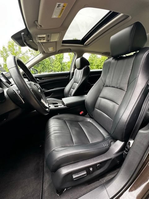 Used 2018 Honda Accord Touring image 12