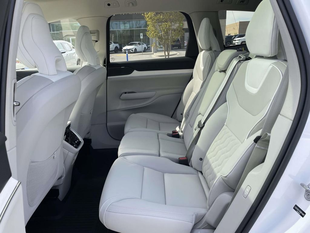 Used 2025 Volvo EX90 Ultra w/ Protection Package Premier image 3