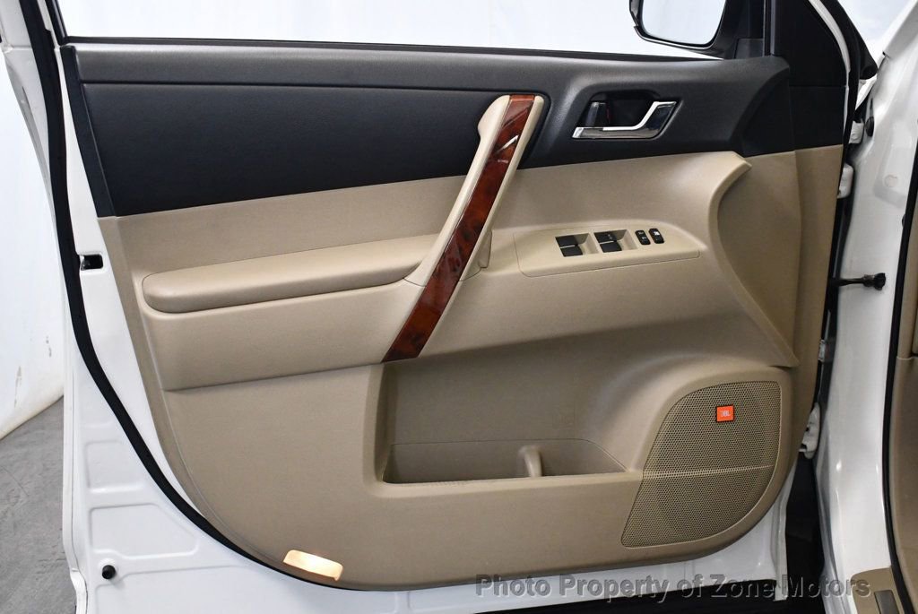 Used 2012 Toyota Highlander Limited w/ Tow Pkg image 7