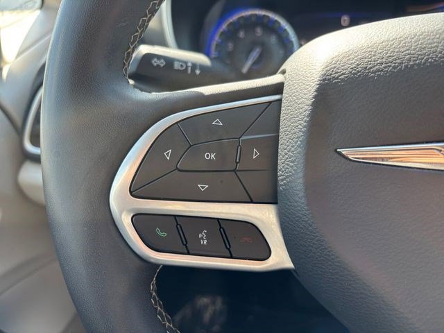 Used 2023 Chrysler Pacifica Touring-L image 27