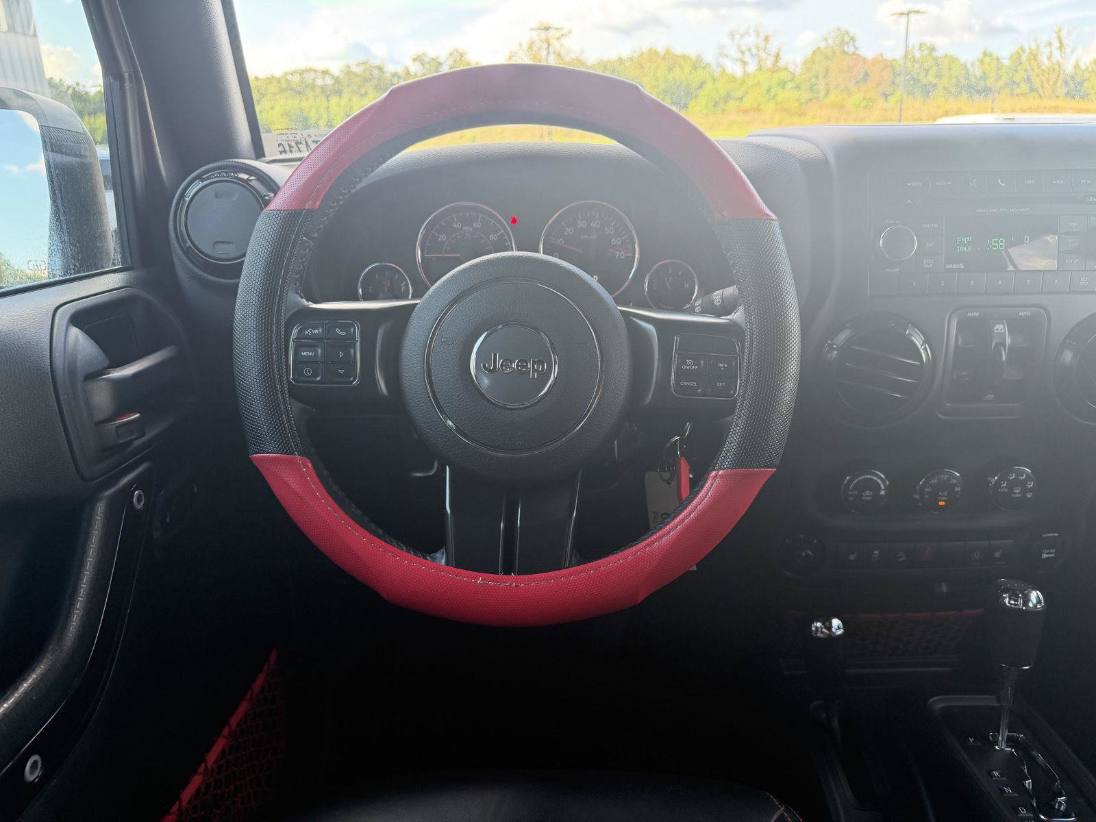 Used 2017 Jeep Wrangler Unlimited Rubicon AWD/4WD image 8