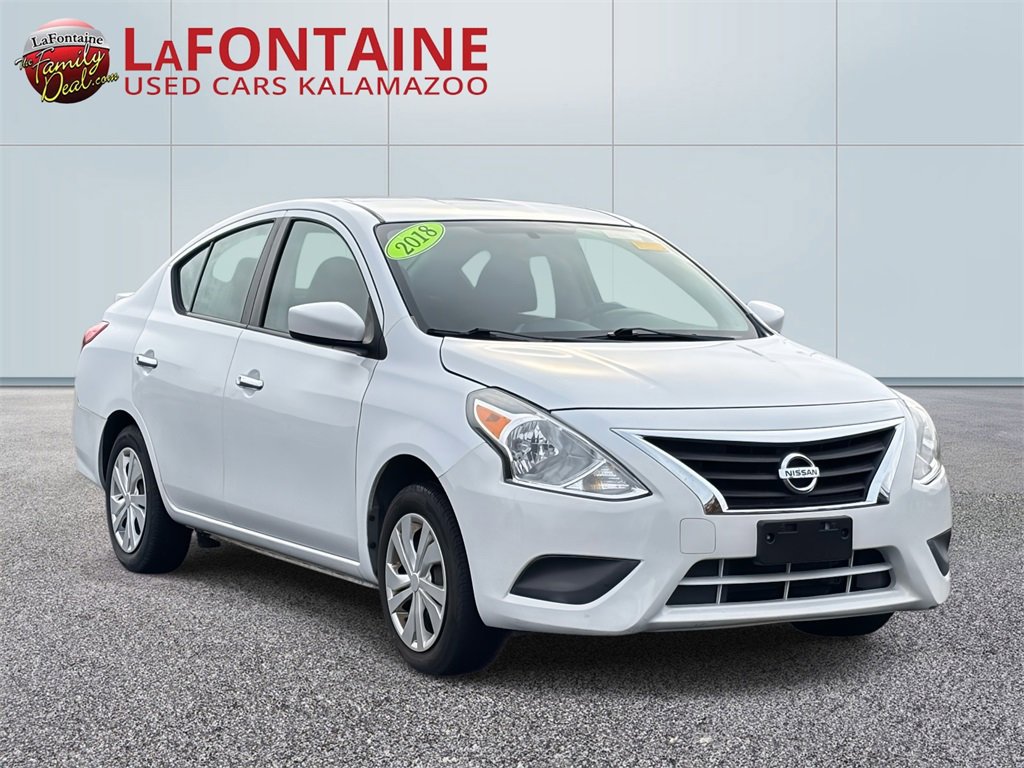Used 2018 Nissan Versa SV image 3